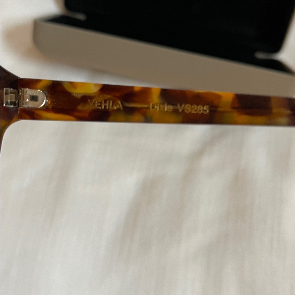 VEHLA Dixie Tortoise Shell Sunglasses with Green Lenses - Picture 4 of 6